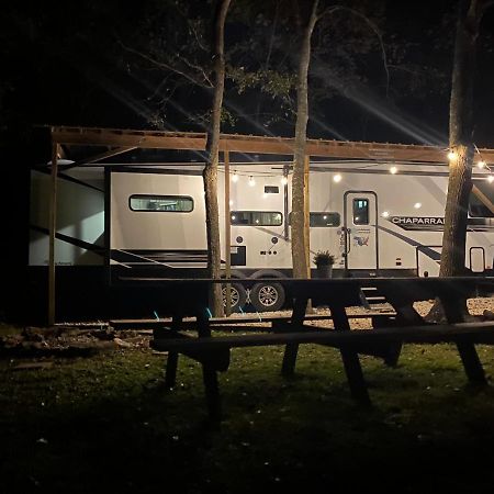 Cozy Rv Experience W/Pool+Spa Near Lake Conroe Willis المظهر الخارجي الصورة