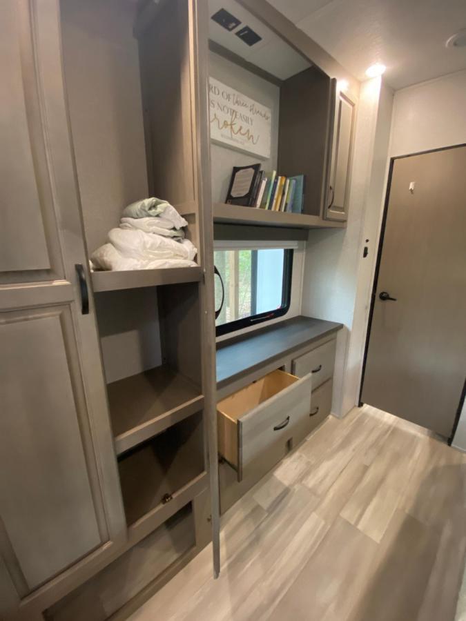 Cozy Rv Experience W/Pool+Spa Near Lake Conroe Willis المظهر الخارجي الصورة