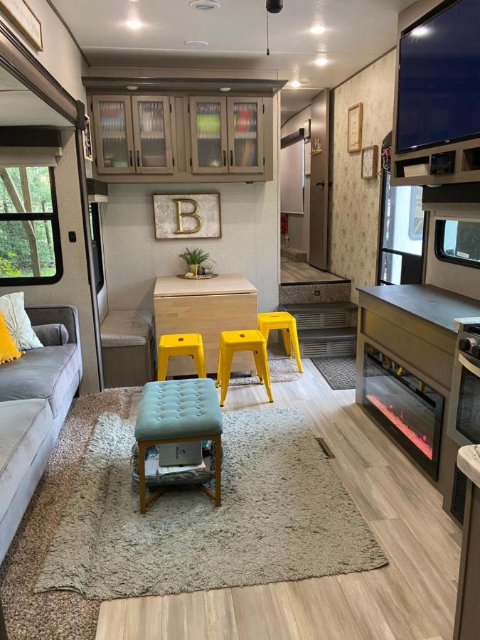 Cozy Rv Experience W/Pool+Spa Near Lake Conroe Willis المظهر الخارجي الصورة
