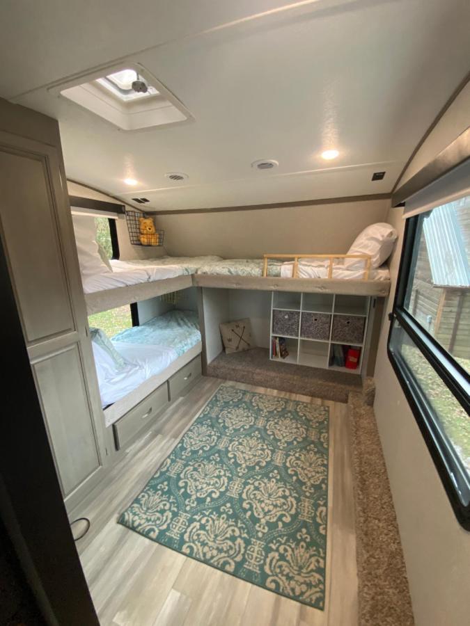 Cozy Rv Experience W/Pool+Spa Near Lake Conroe Willis المظهر الخارجي الصورة