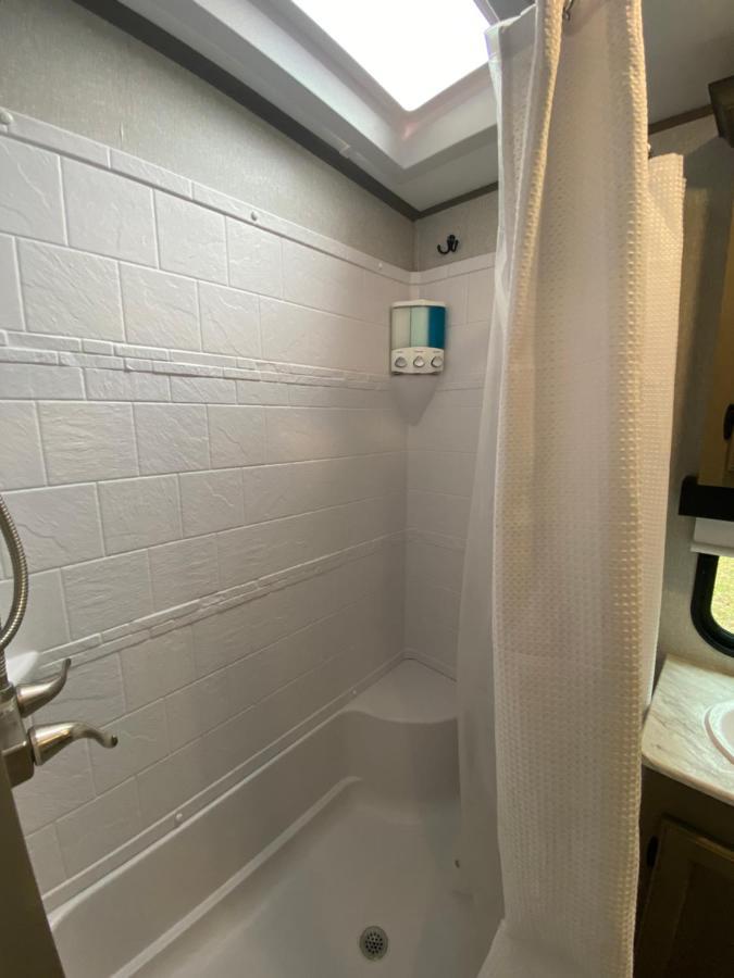 Cozy Rv Experience W/Pool+Spa Near Lake Conroe Willis المظهر الخارجي الصورة