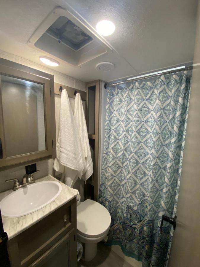 Cozy Rv Experience W/Pool+Spa Near Lake Conroe Willis المظهر الخارجي الصورة