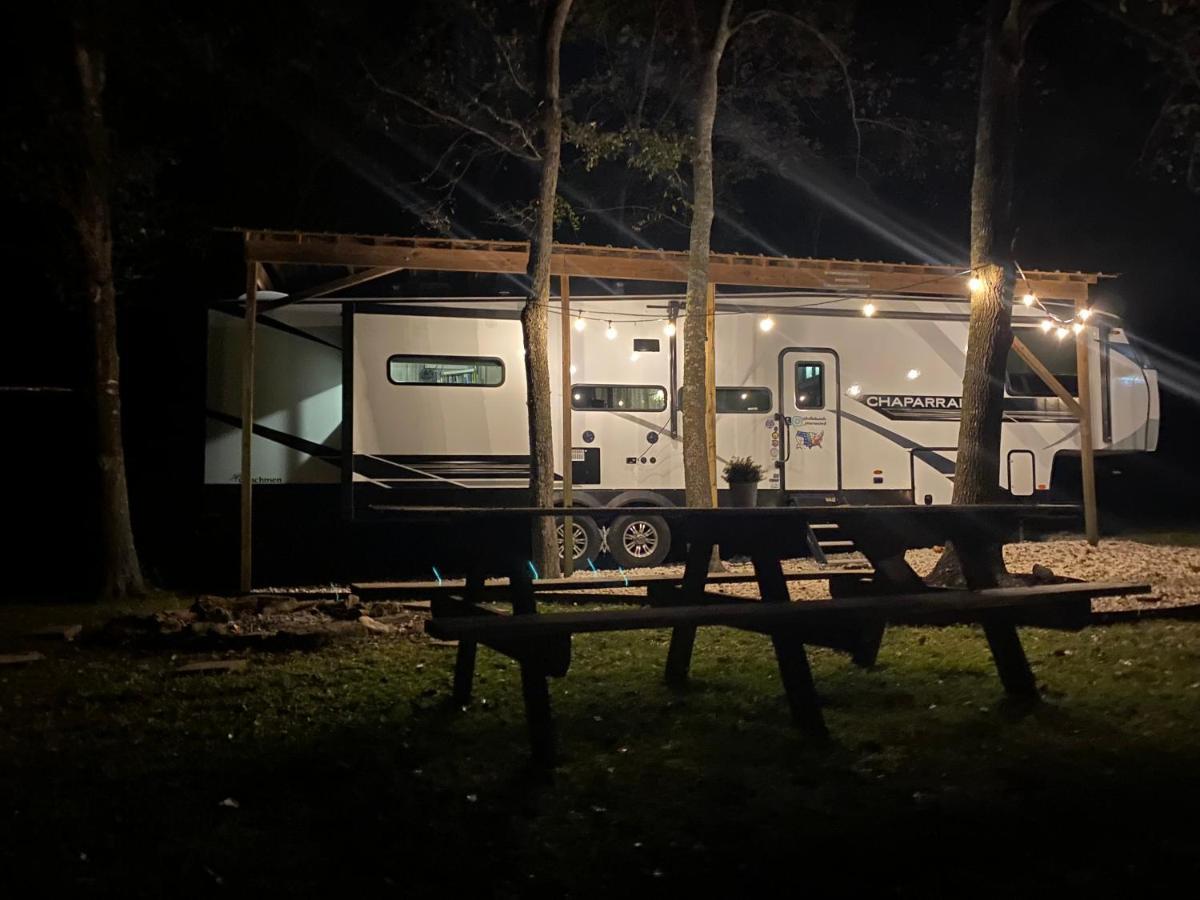 Cozy Rv Experience W/Pool+Spa Near Lake Conroe Willis المظهر الخارجي الصورة