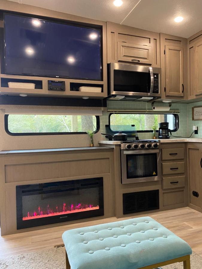Cozy Rv Experience W/Pool+Spa Near Lake Conroe Willis المظهر الخارجي الصورة